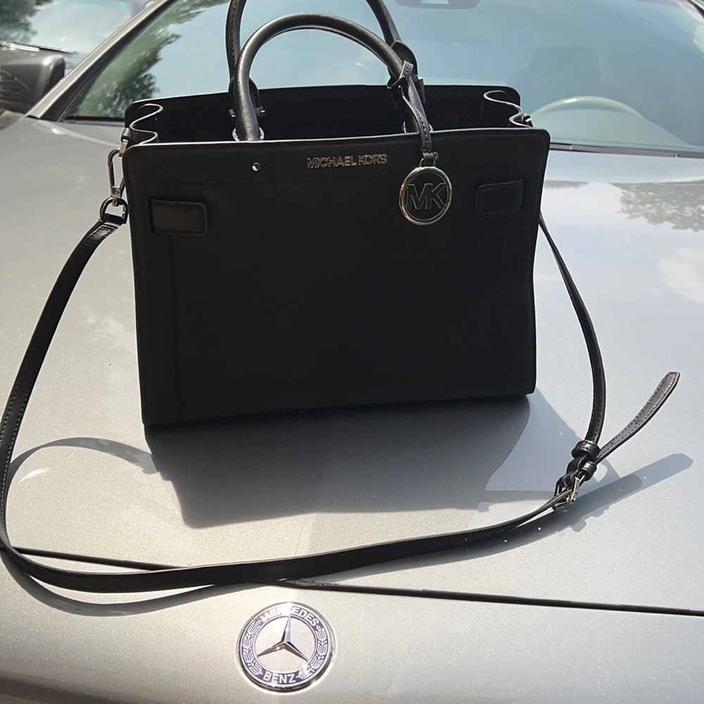 Michael Kors Black Purse (LIKE NEW)